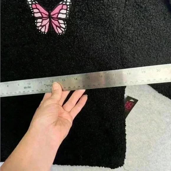 NWT black cropped butterfly hoodie XS no boundaries fleece cozy sweater pullover - Picture 6 of 8